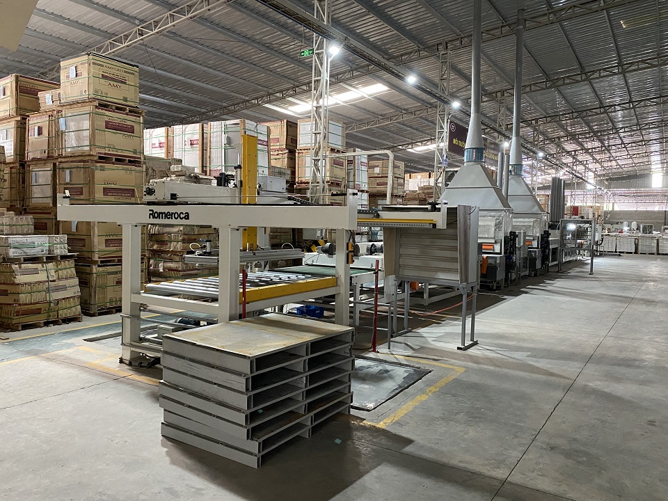 Electric UV Coating Machine in Operation